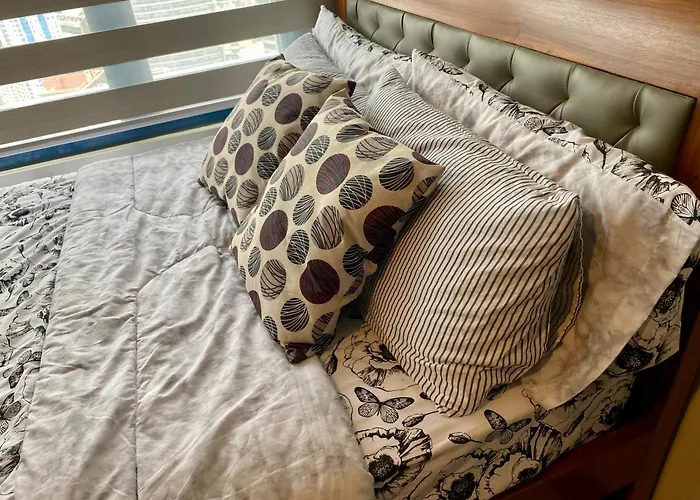 Twin Luxury Makati Marvel 300 Mbps Internet Apartment *