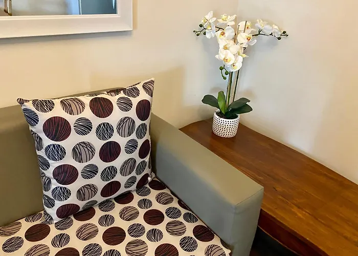 Twin Luxury Makati Marvel 300 Mbps Internet Apartment *