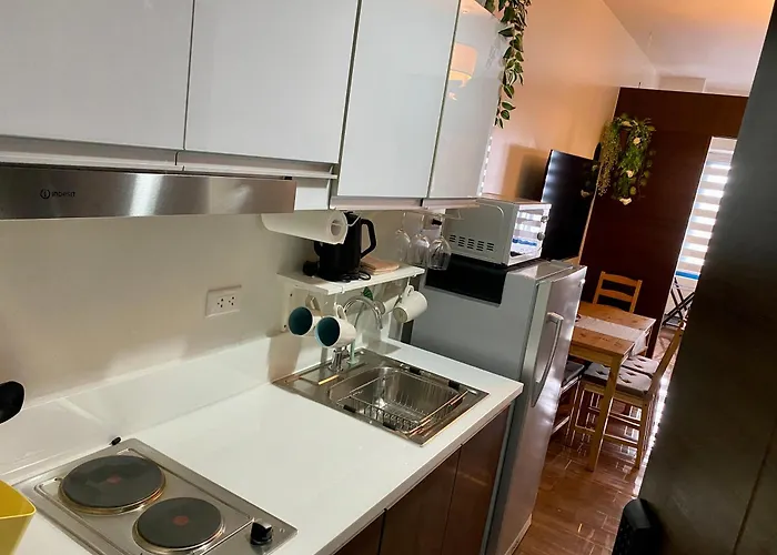Twin Luxury Makati Marvel 300 Mbps Internet Apartment